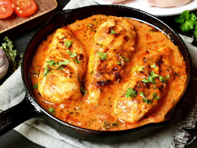 Filets de poulet à la crème de tomate : un délice