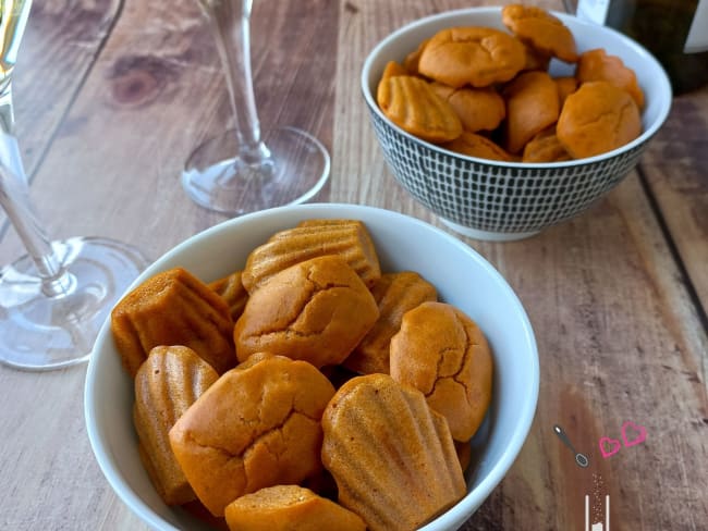 Mini madeleines salées à la tomate pour l'apéritif