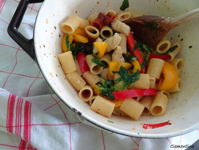 Rigatoni au poulet et à la mâche