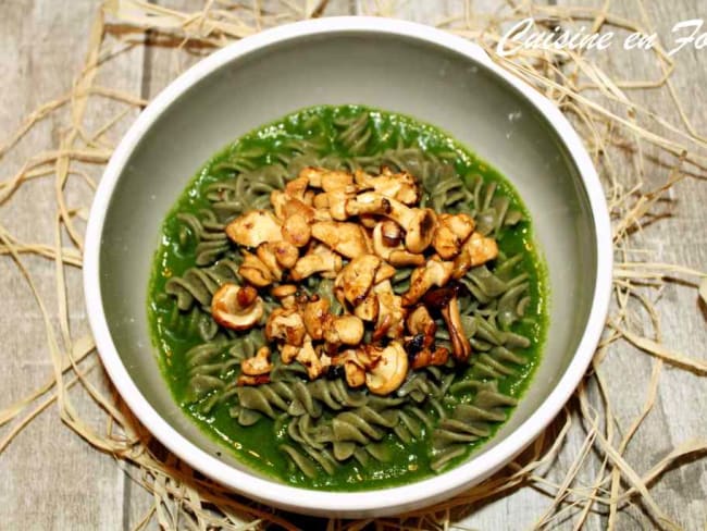 Fusilli semi-complète à l’ail des ours et champignons - Retour de forêt avec les Juju