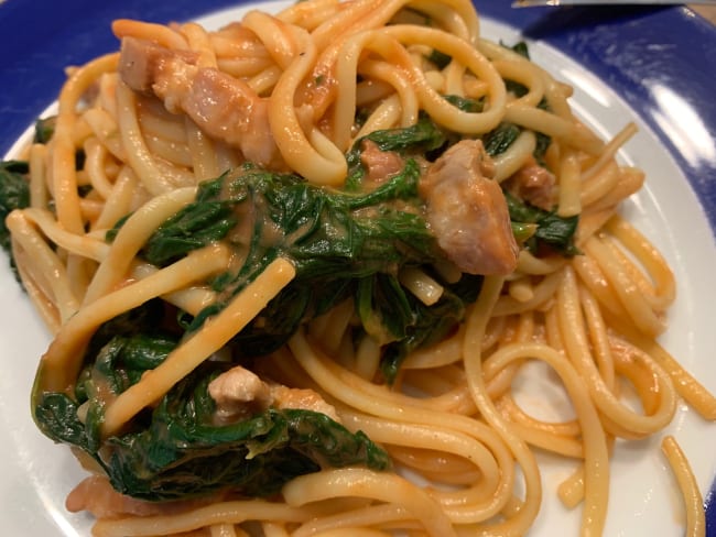 Linguine aux épinards et lardons, passata et crème