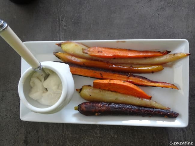 Carottes rôties au miel, yaourt au tahini