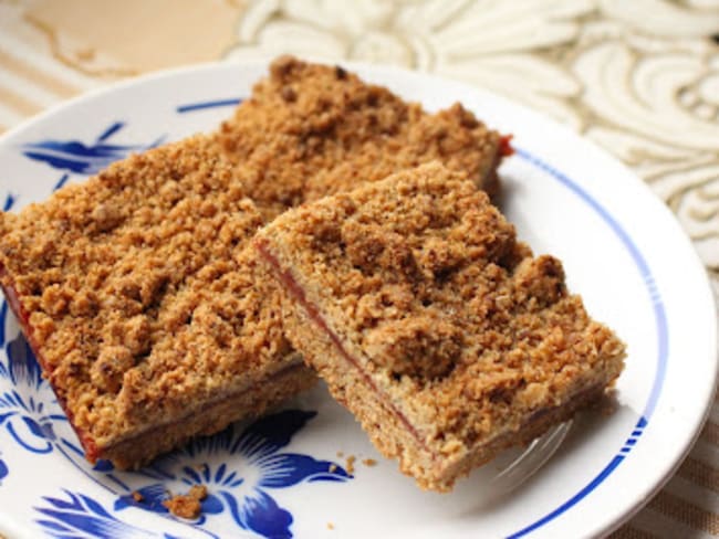 Carrés crumble aux coings confits pour le goûter