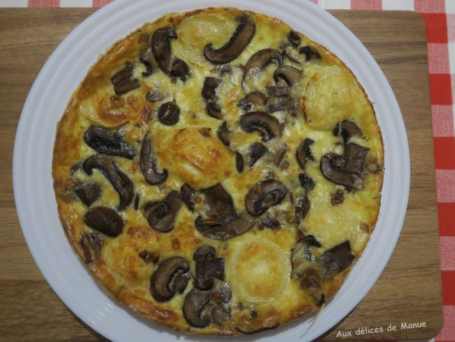 Quiche sans pâte au blanc de poulet, chèvre et champignons