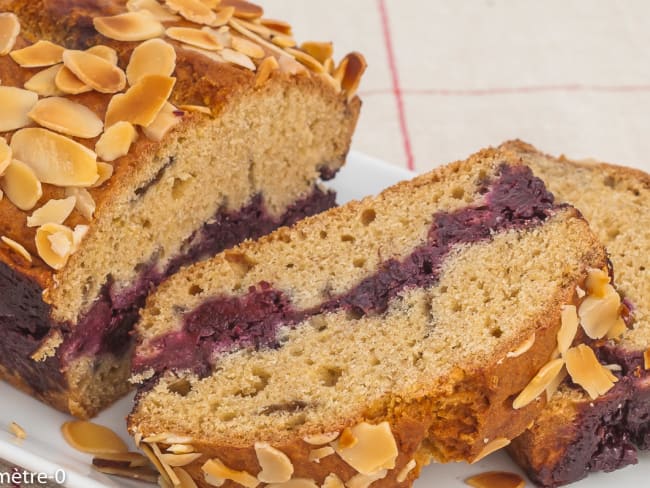 Gâteau du matin aux mûres et à la liqueur de litchi