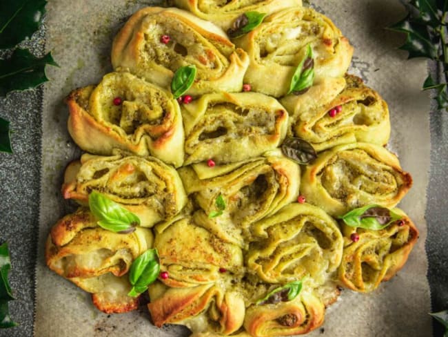 Pizza rolls au pesto en forme de sapin pour les fêtes