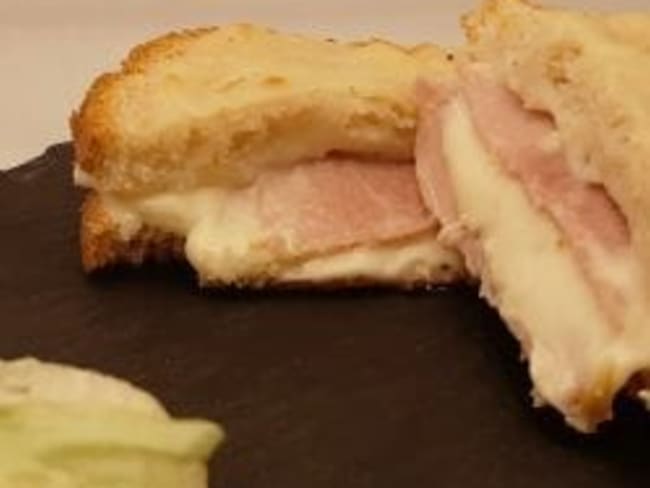 Croque-monsieur emmental, jambon cuit et béchamel au four