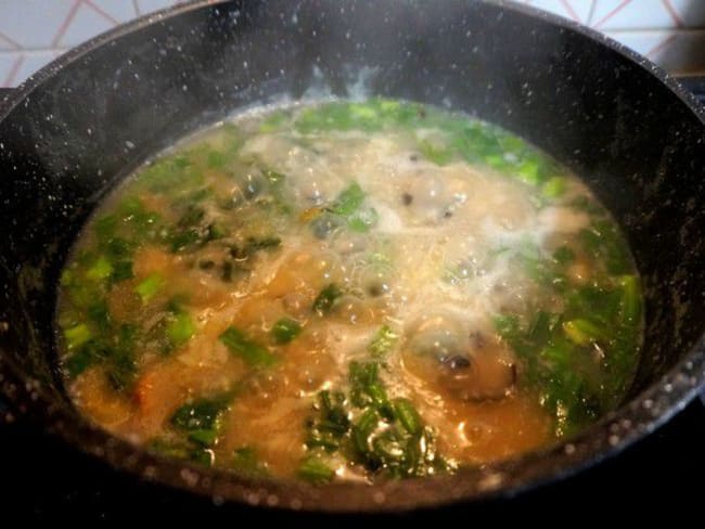 Soupe chinoise aux crevettes et chou chinois