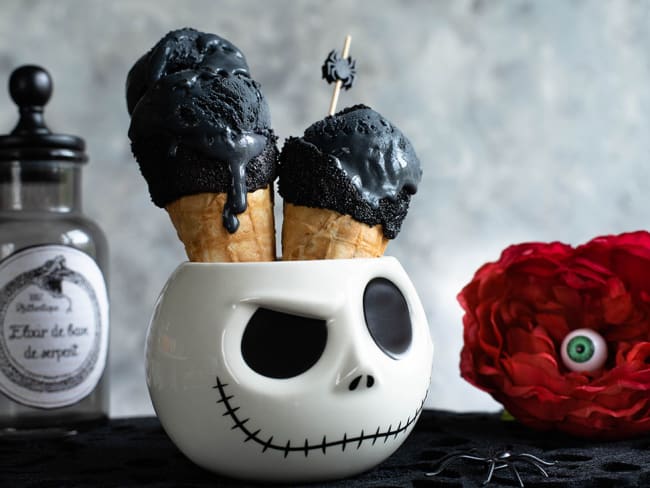 Glace noire vanille charbon végétal pour halloween