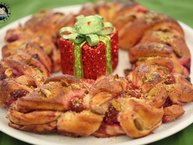 Brioche tressée aux framboises