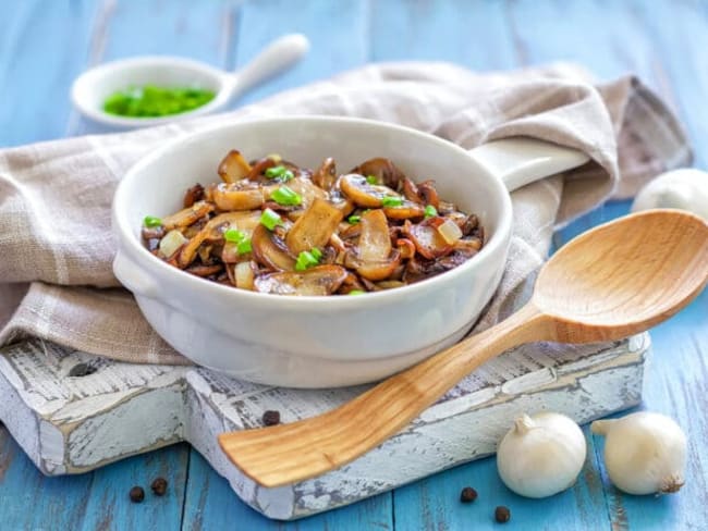 Champignons à l'ail et au persil cuits à la poêle