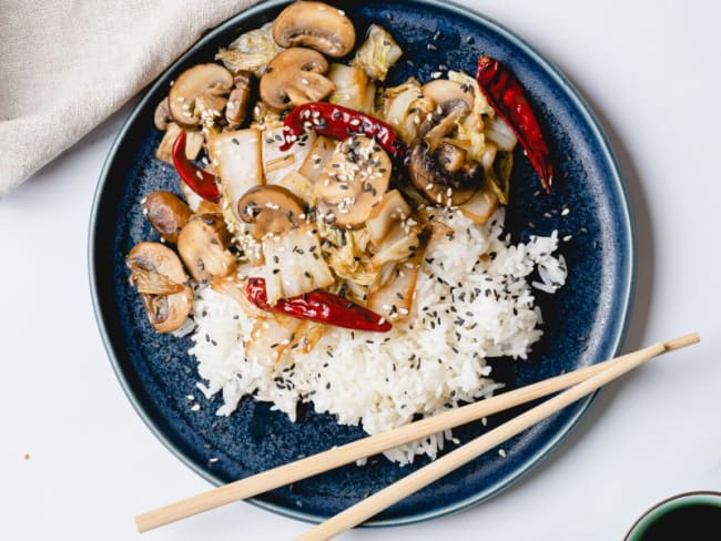 Wok de chou chinois sauté à la sauce soja