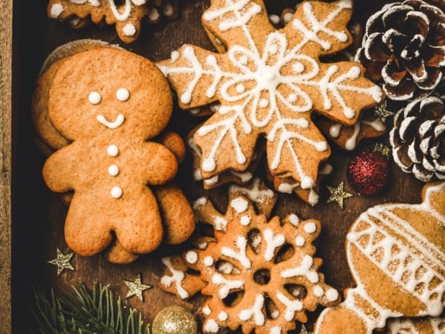 Biscuits de Noël au pain d'épices et glaçage royal