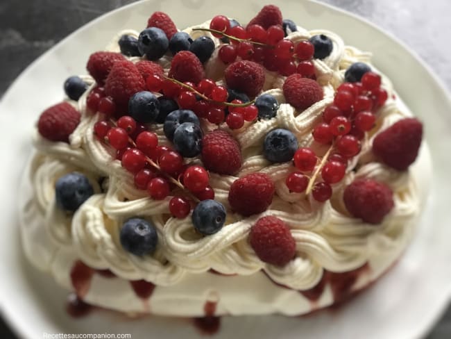 Pavlova facile aux fruits rouges