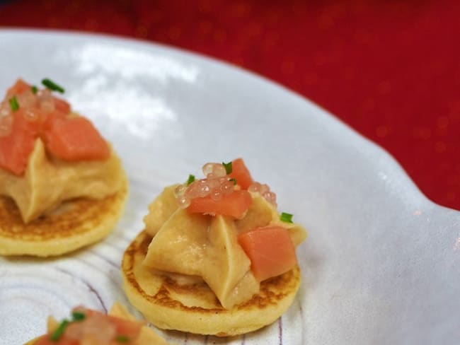 Blinis au houmous et truite pour l'apéritif