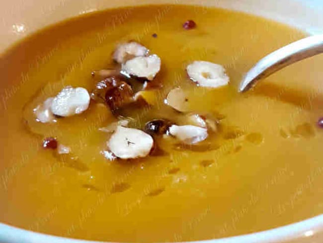 Potage santé à la citrouille et aux noisettes