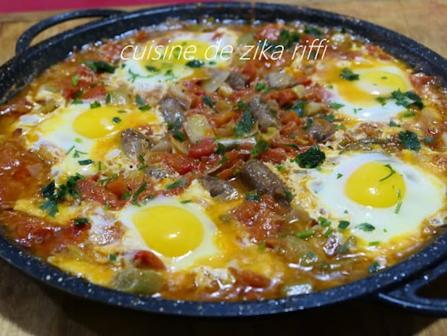 CHAKCHOUKA- SHAKSHUKA BÔNOISE D'HIVER AUX OIGNONS VERTS- ŒUFS ET MERGUEZ