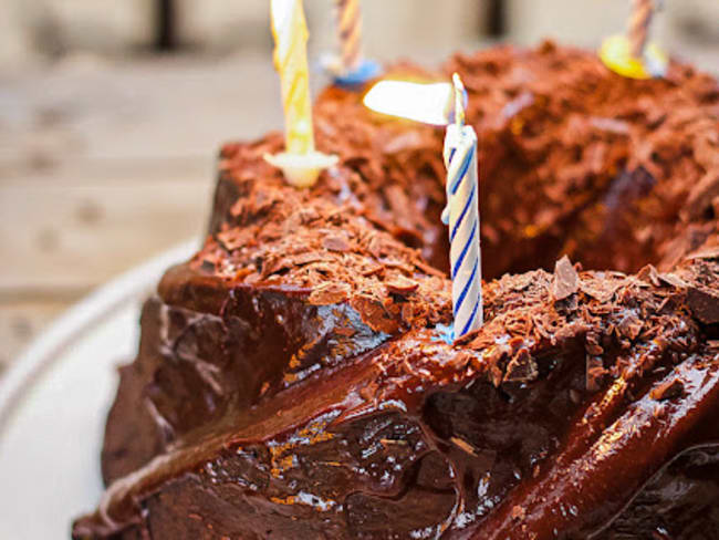 Gâteau d'anniversaire tout chocolat