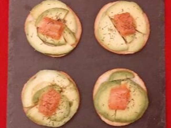 Canapés avocat saumon pour un apéritif