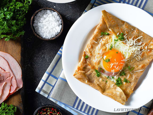 Crêpe jambon, oeuf, fromage