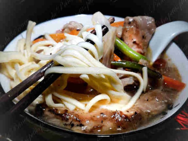 noodle soup with pork (soupe de nouilles au porc)