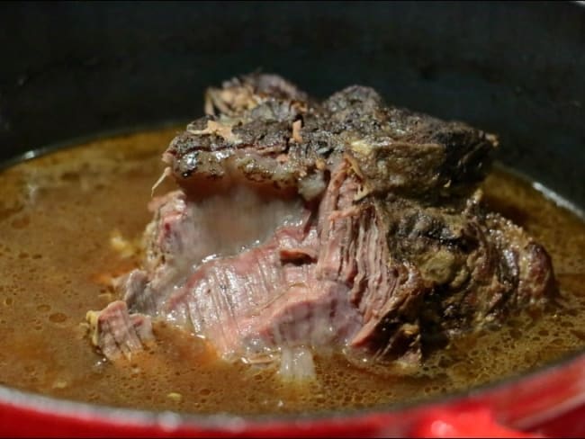 Paleron de bœuf moelleux confit aux oignons et épices