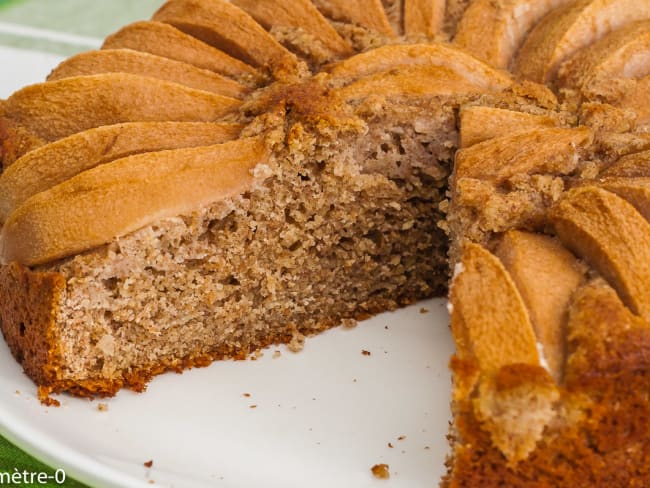 Gâteau moelleux aux poires et noisettes