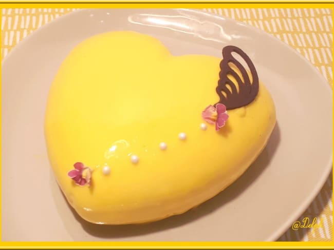 Entremets mousse citron et insert à la fraise