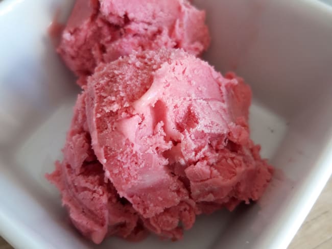 Crème glacée à la framboise