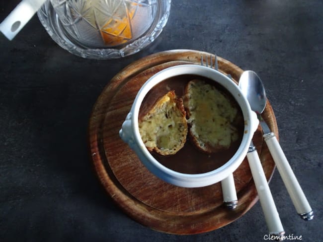 Soupe à l'oignon hollandaise de la province de la Frise