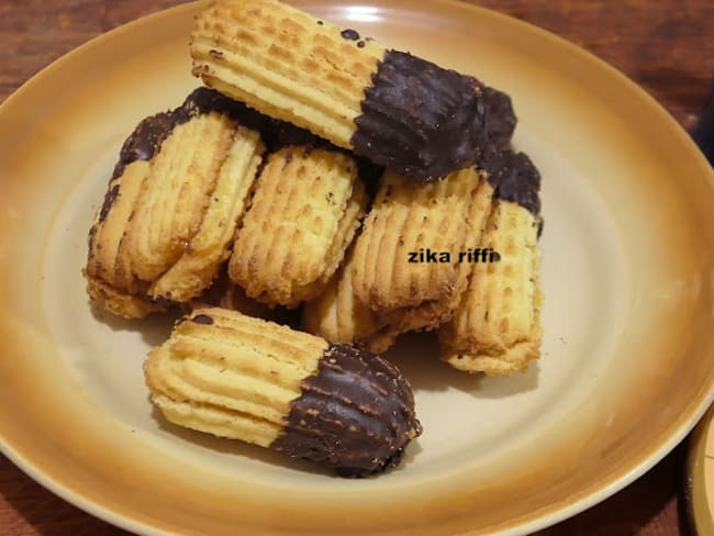 BISCUITS EL MOHGUEN- HALWET EL LAMBOUT OU ENTONNOIR AU CHOCOLAT