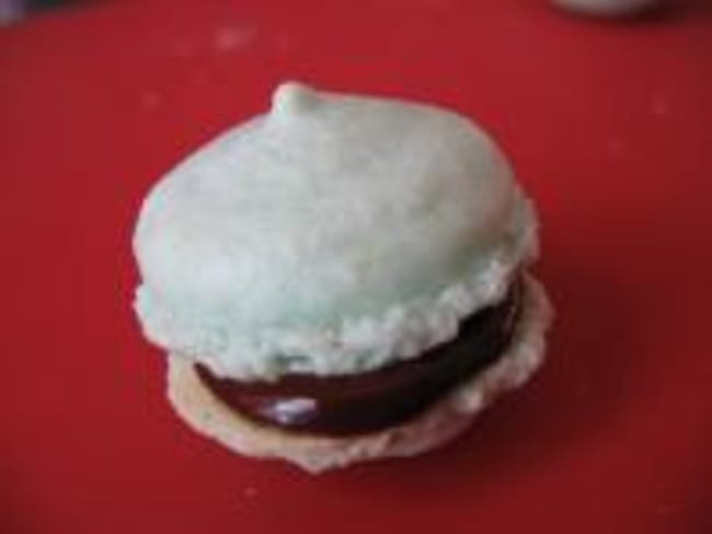 Macarons menthe avec chocolat