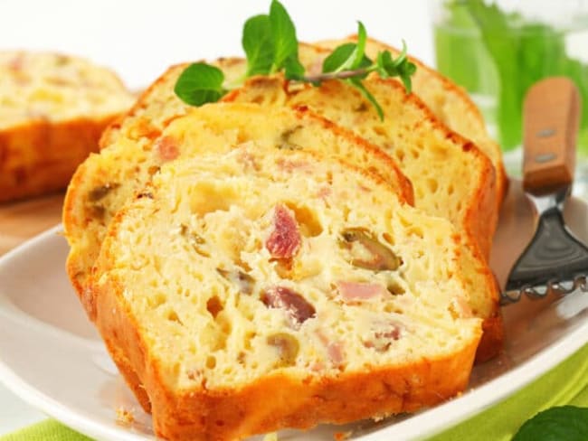 Cake salé au jambon et aux olives vertes - Recette régime