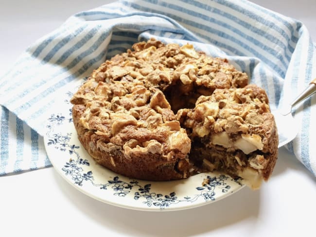 Gâteau américain aux pommes et aux noix