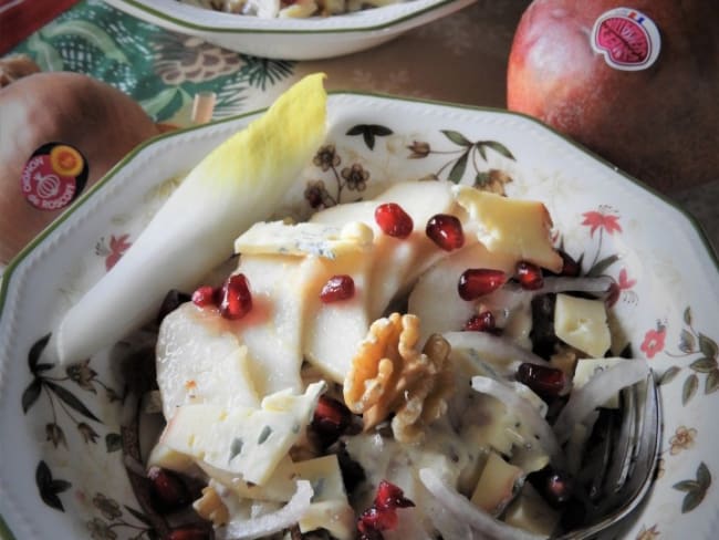 Salade d’endive, poire, oignon de Roscoff et noix au bleu de Sassenage