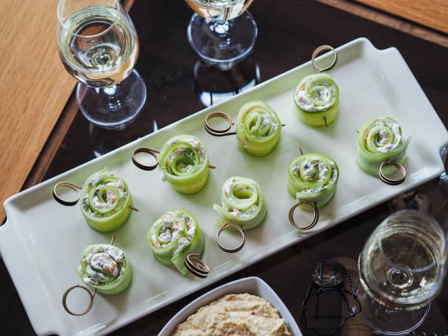 Rouleaux de concombre au saumon fumé et au fromage frais