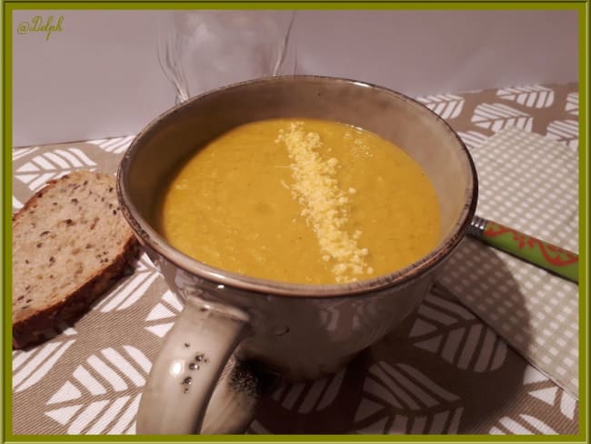 Velouté de jeunes carottes avec son pesto de fanes