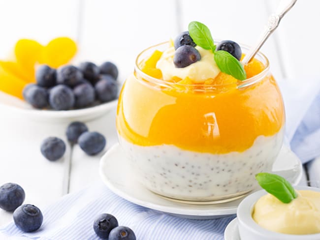 Pudding végétarien à la mangue et aux graines de chia pour 5 à 6 pots