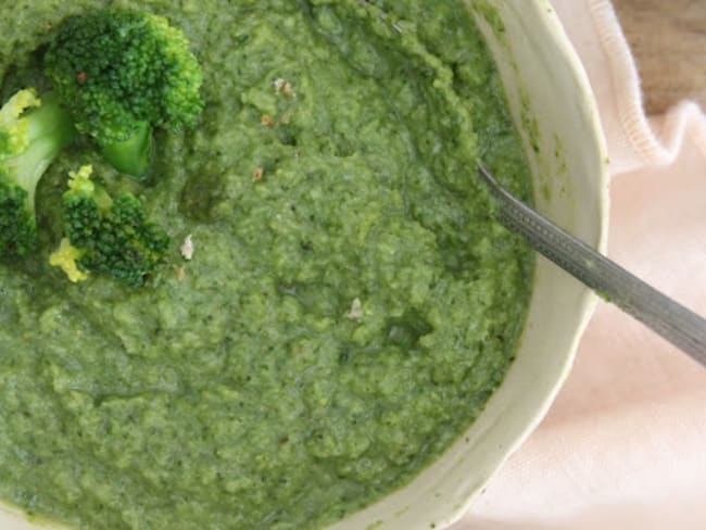 Purée de brocolis au pesto