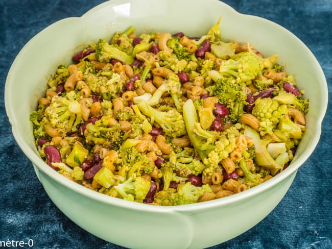 Salade de pâtes aux haricots rouges, brocolis et chou romanesco