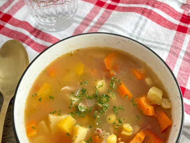 Soupe aux pois et légumes racines