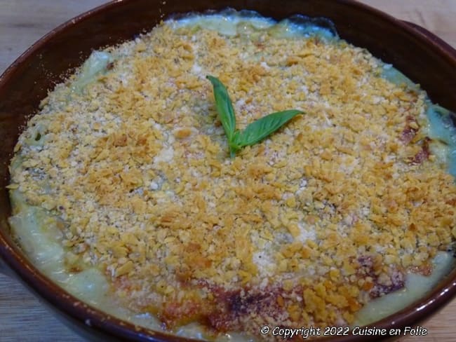 Gratin de gnocchi aux jeunes pousses d'épinards, petits pois et pecorino