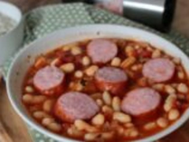 Haricots blancs tomates et saucisse de Montbéliard