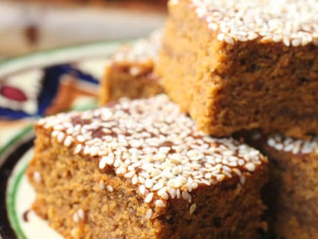 Gâteau libanais à la mélasse de caroube et à l'anis