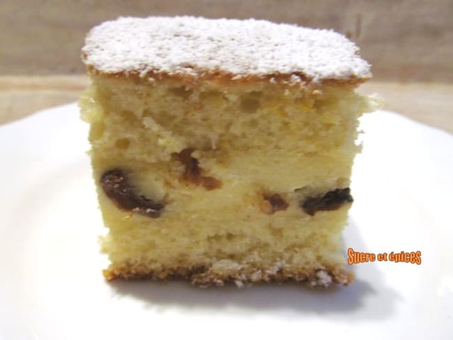 Gâteau fourré à la ricotta et aux raisins secs