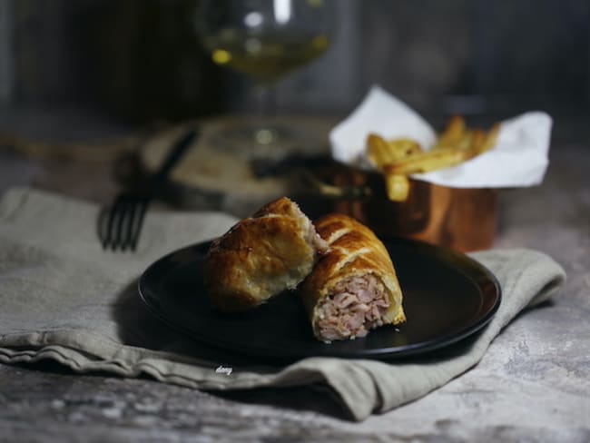 Feuilletés d'andouillettes flambées au genièvre