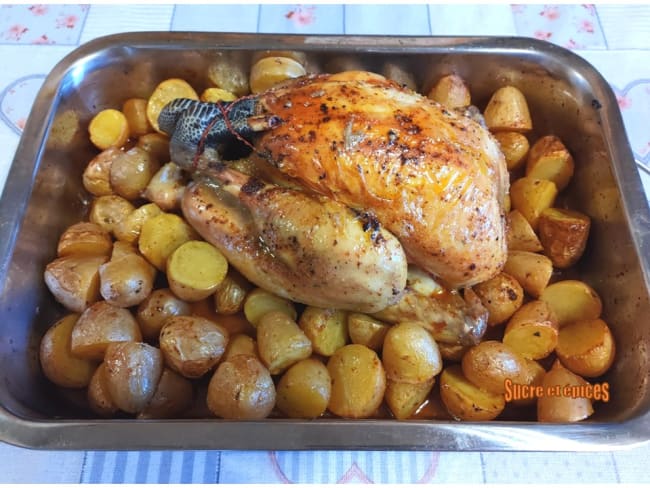 Poulet rôti avec des pommes de terre