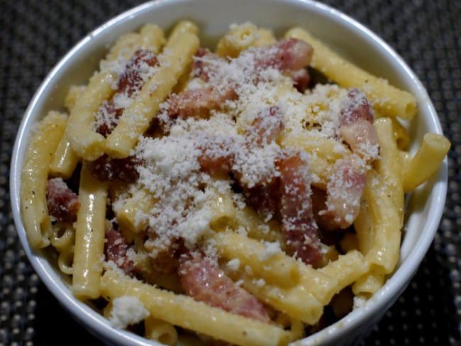 Macaronis au parmesan et lardons