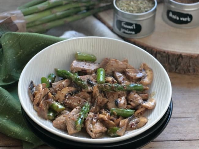 Cocotte de veau aux asperges, crème à l'anis vert et fenouil de Cyril Lignac