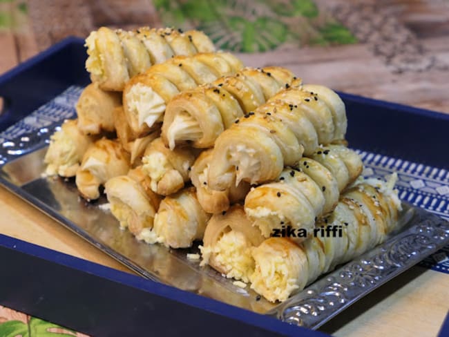 MANCHONS FEUILLETÉS FOURRÉS DE BÉCHAMEL AU PARMESAN DE LINA